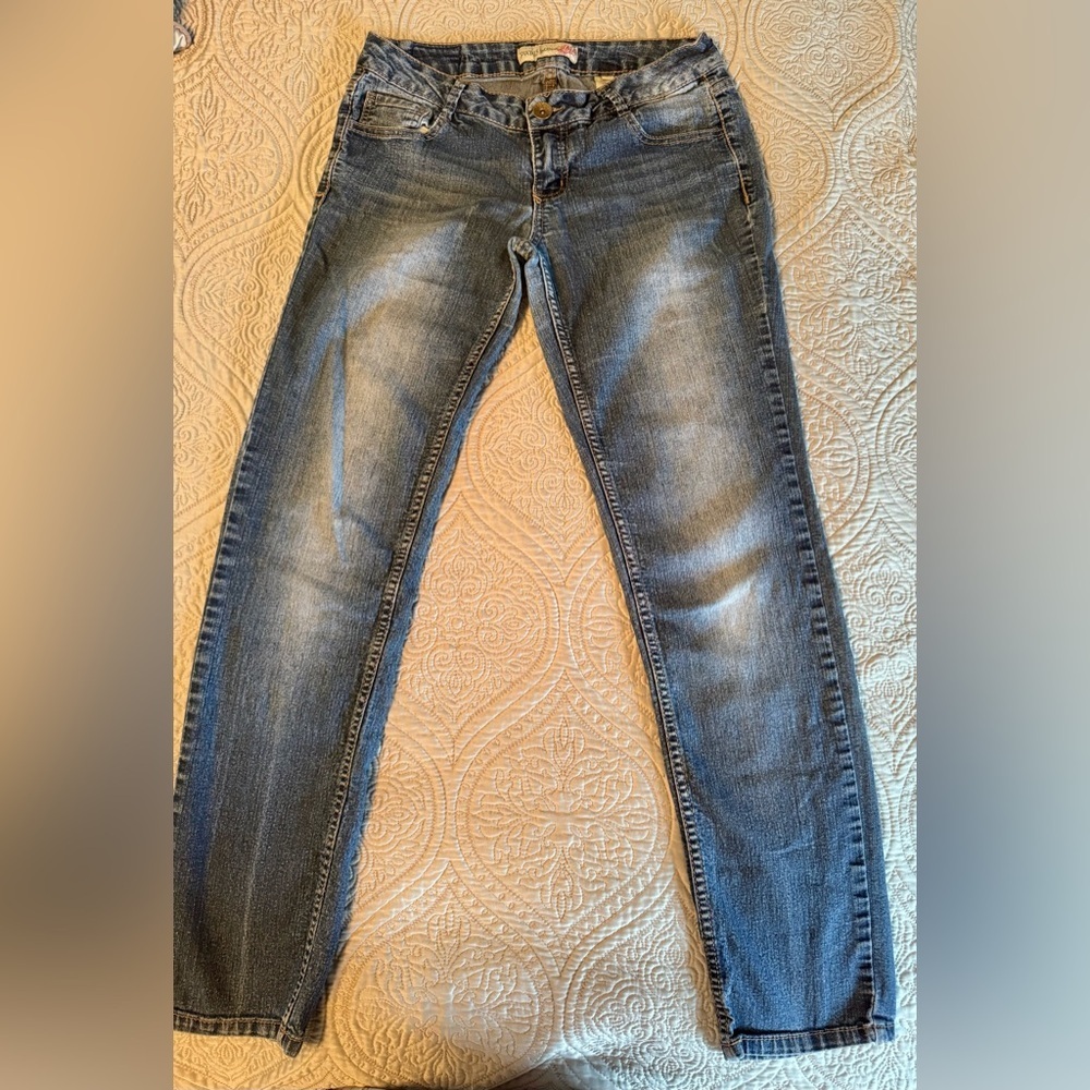 Classic Blue Skinny Jeans with Vintage Fading - Picture 5 of 8